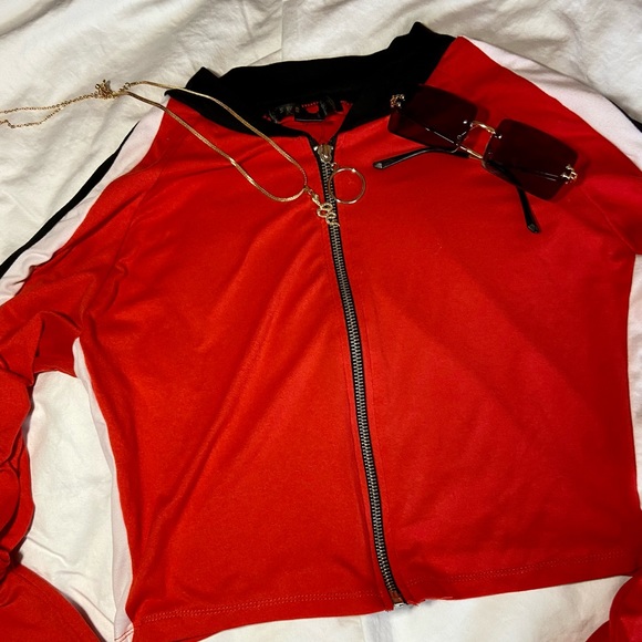 Red cropped red zip up long sleeve - Picture 4 of 4